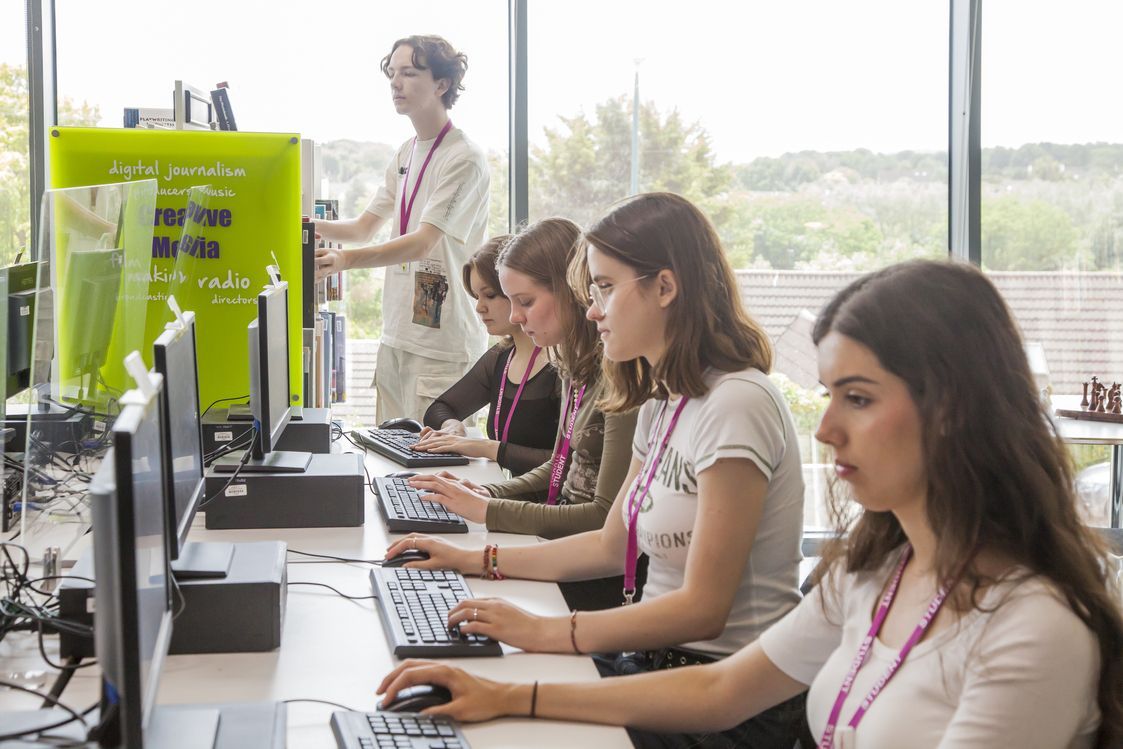 dartford-landscape-students-in-ltc.jpg#joomlaImage://local-images/dartford-landscape-students-in-ltc